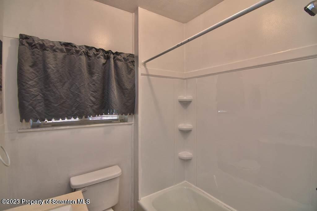 1418 Capouse (bottom floor) Avenue