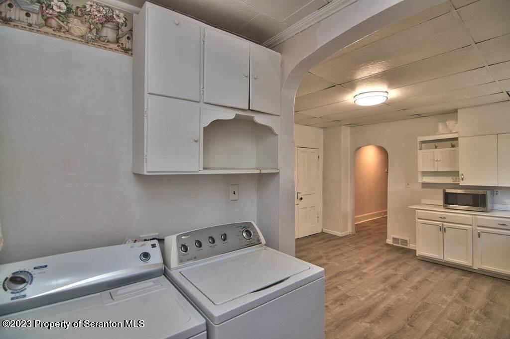 1418 Capouse (bottom floor) Avenue