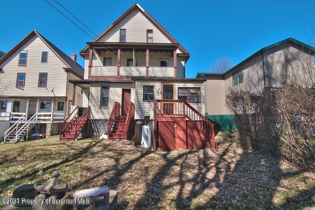 1418 Capouse (bottom floor) Avenue