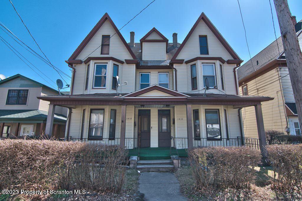 1418 Capouse (bottom floor) Avenue