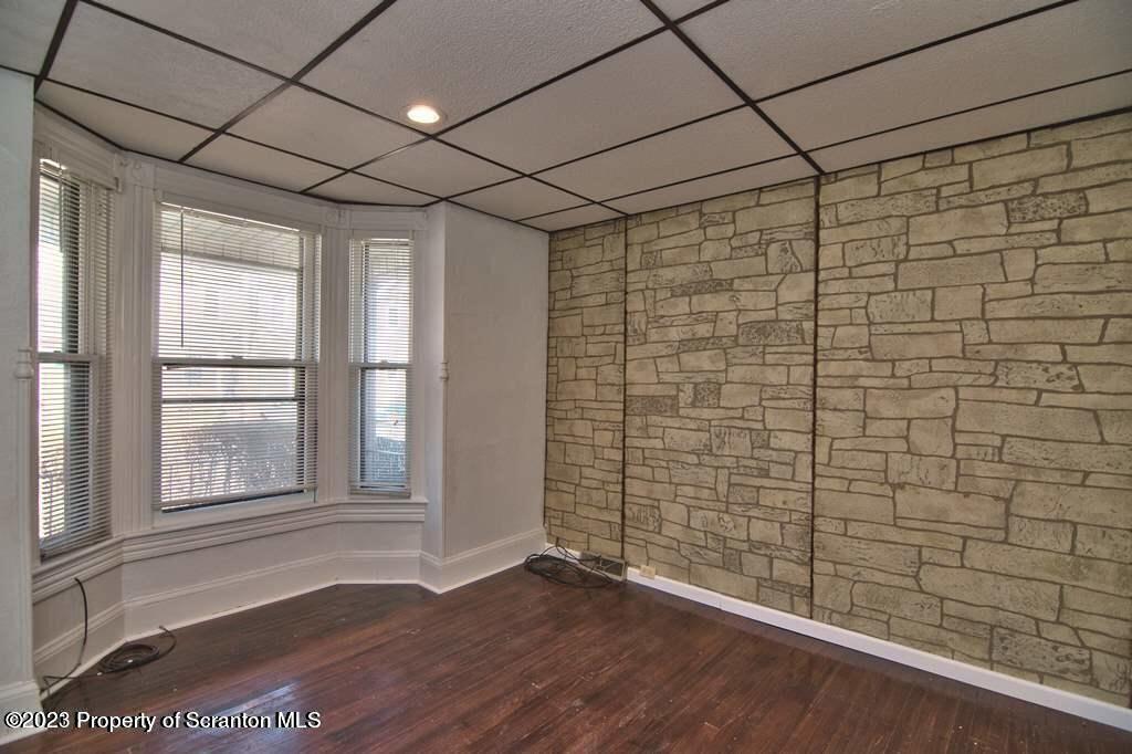 1418 Capouse (bottom floor) Avenue