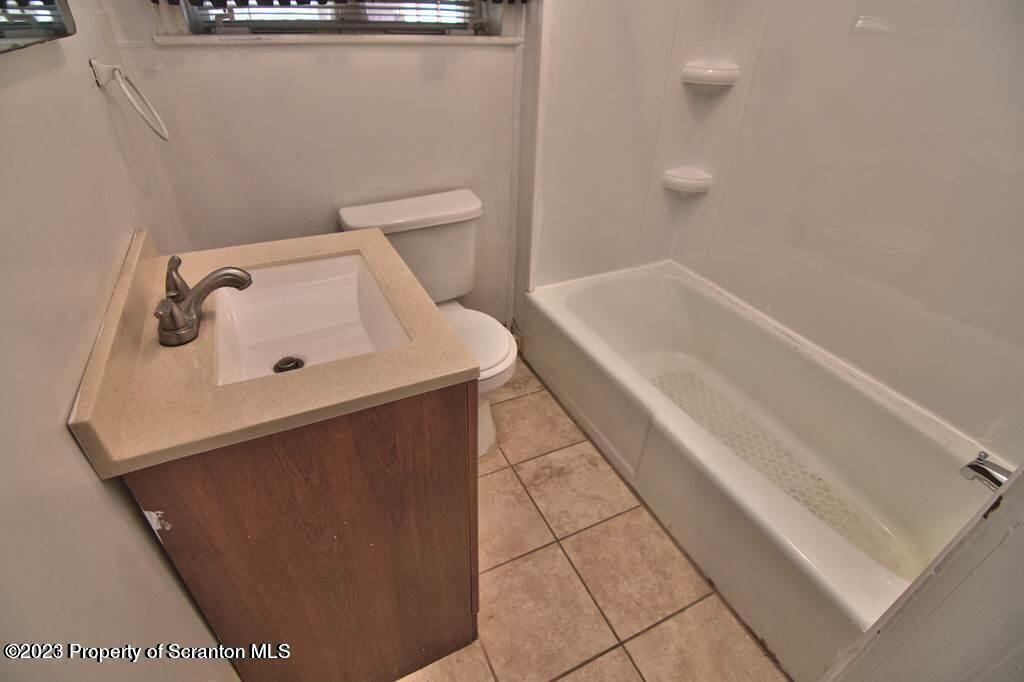 1418 Capouse (bottom floor) Avenue
