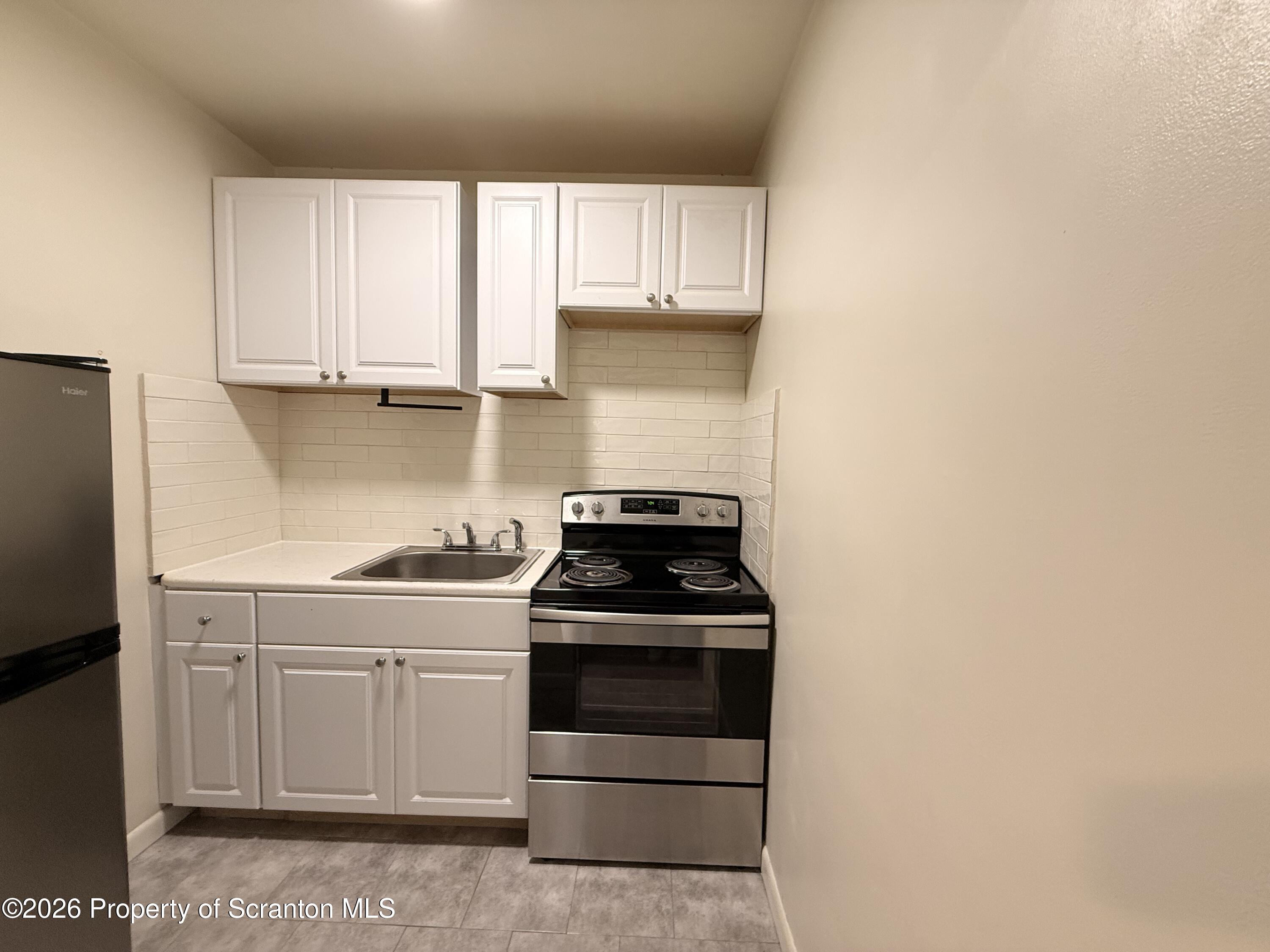629 Clay Ave Avenue Unit: 3rd floor