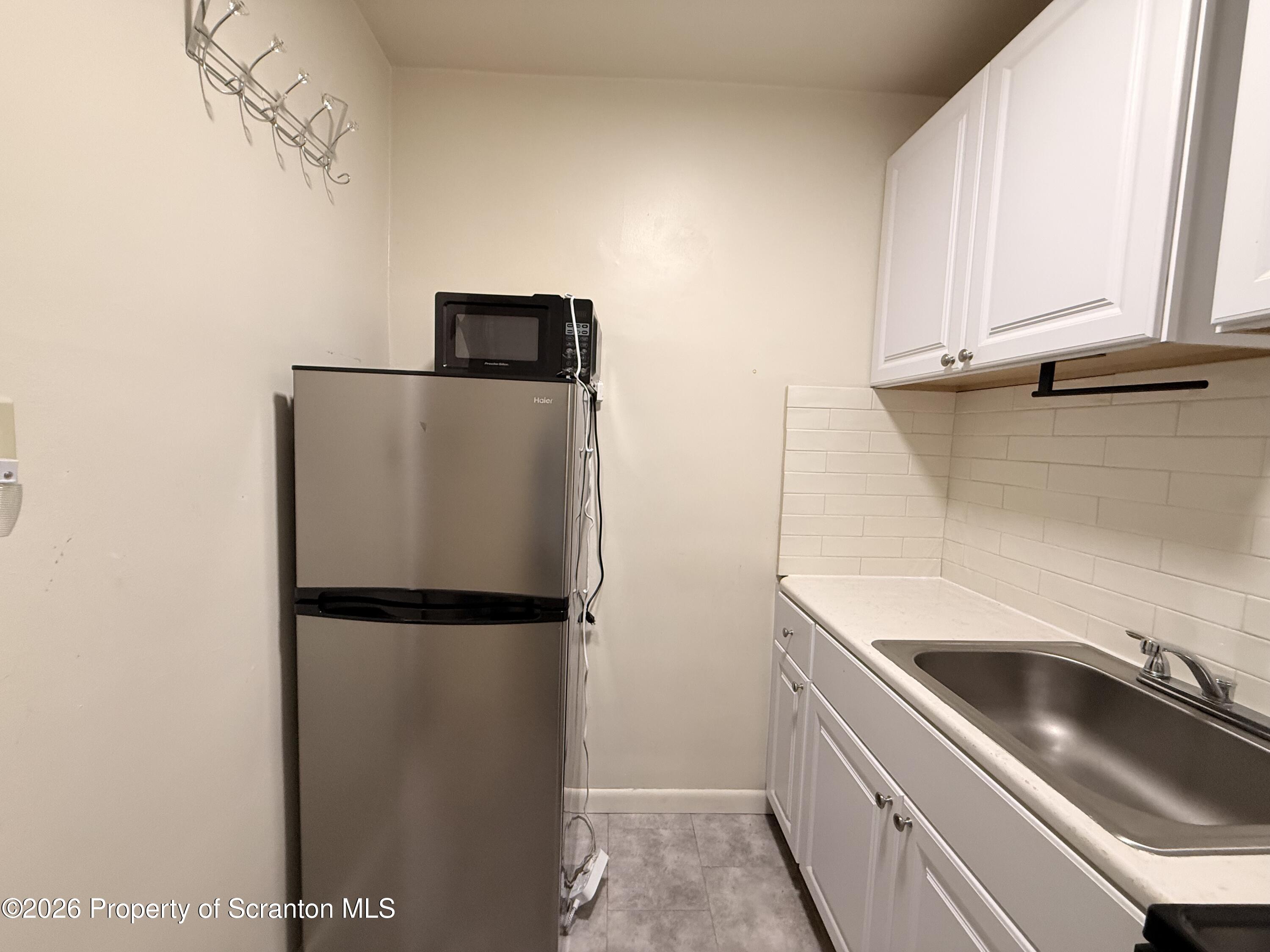 629 Clay Ave Avenue Unit: 3rd floor