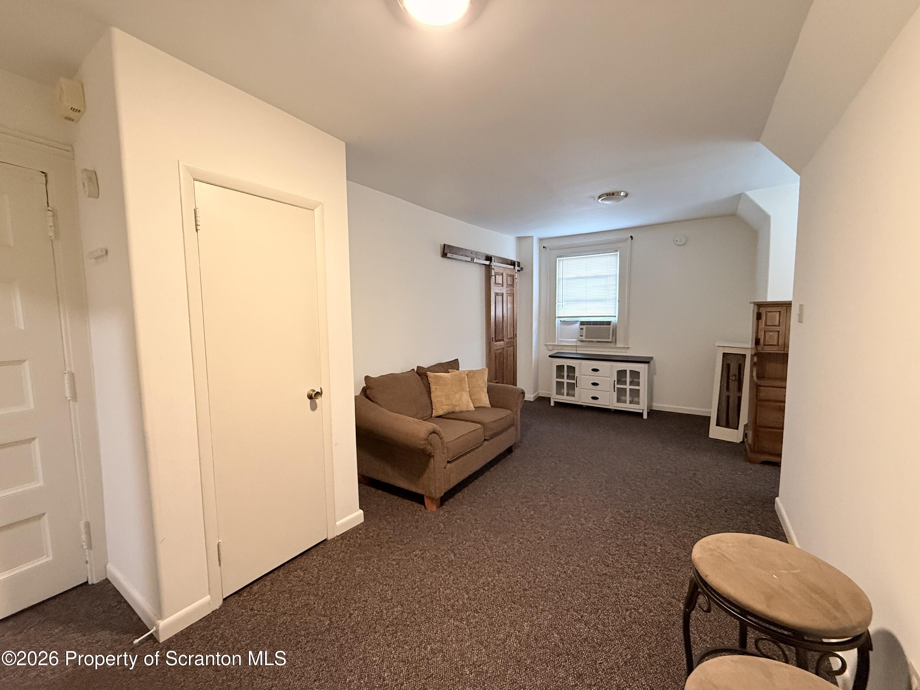 629 Clay Ave Avenue Unit: 3rd floor
