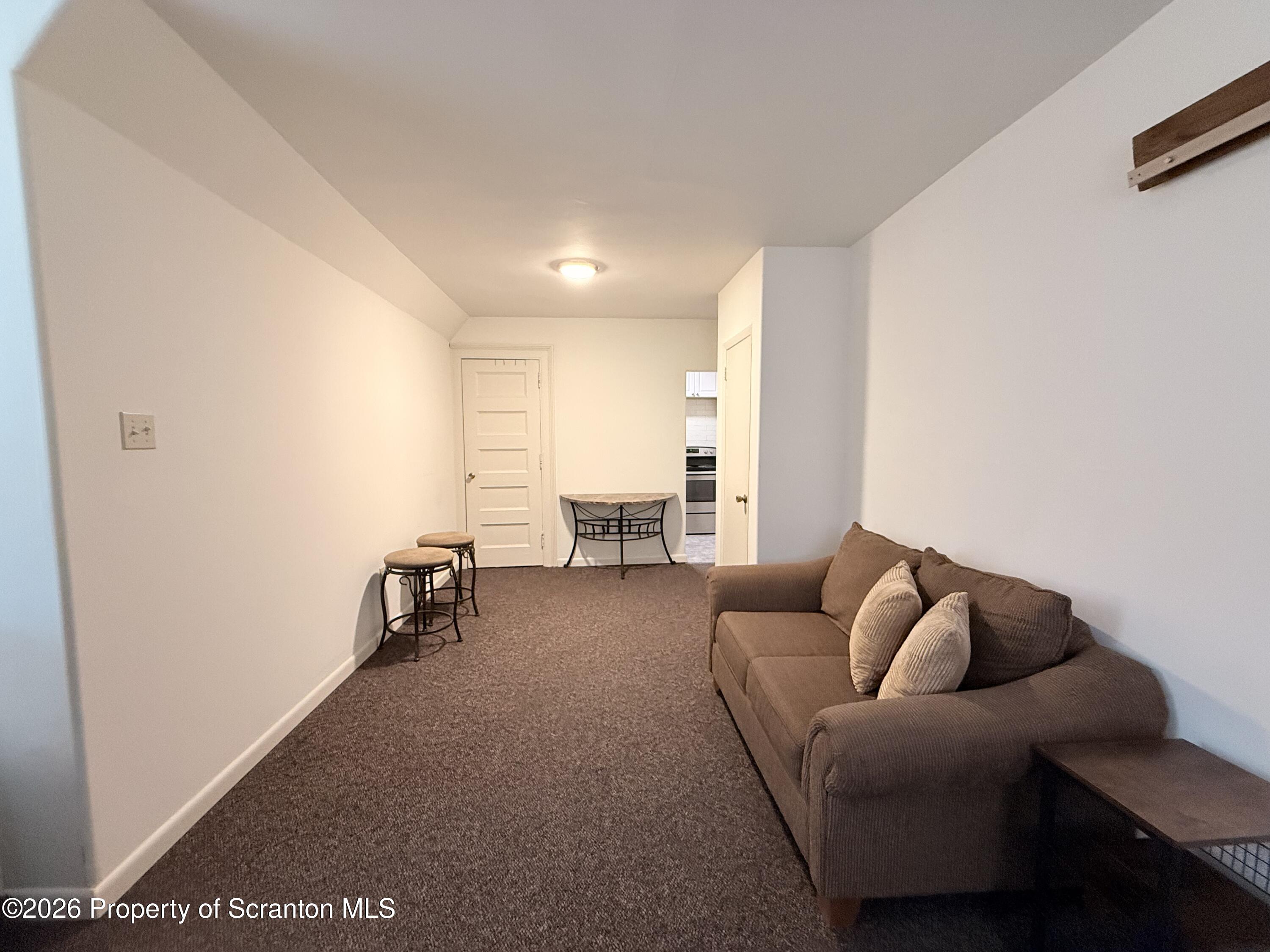 629 Clay Ave Avenue Unit: 3rd floor