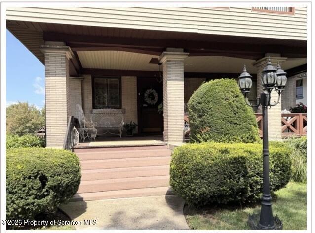 629 Clay Ave Avenue Unit: 3rd floor