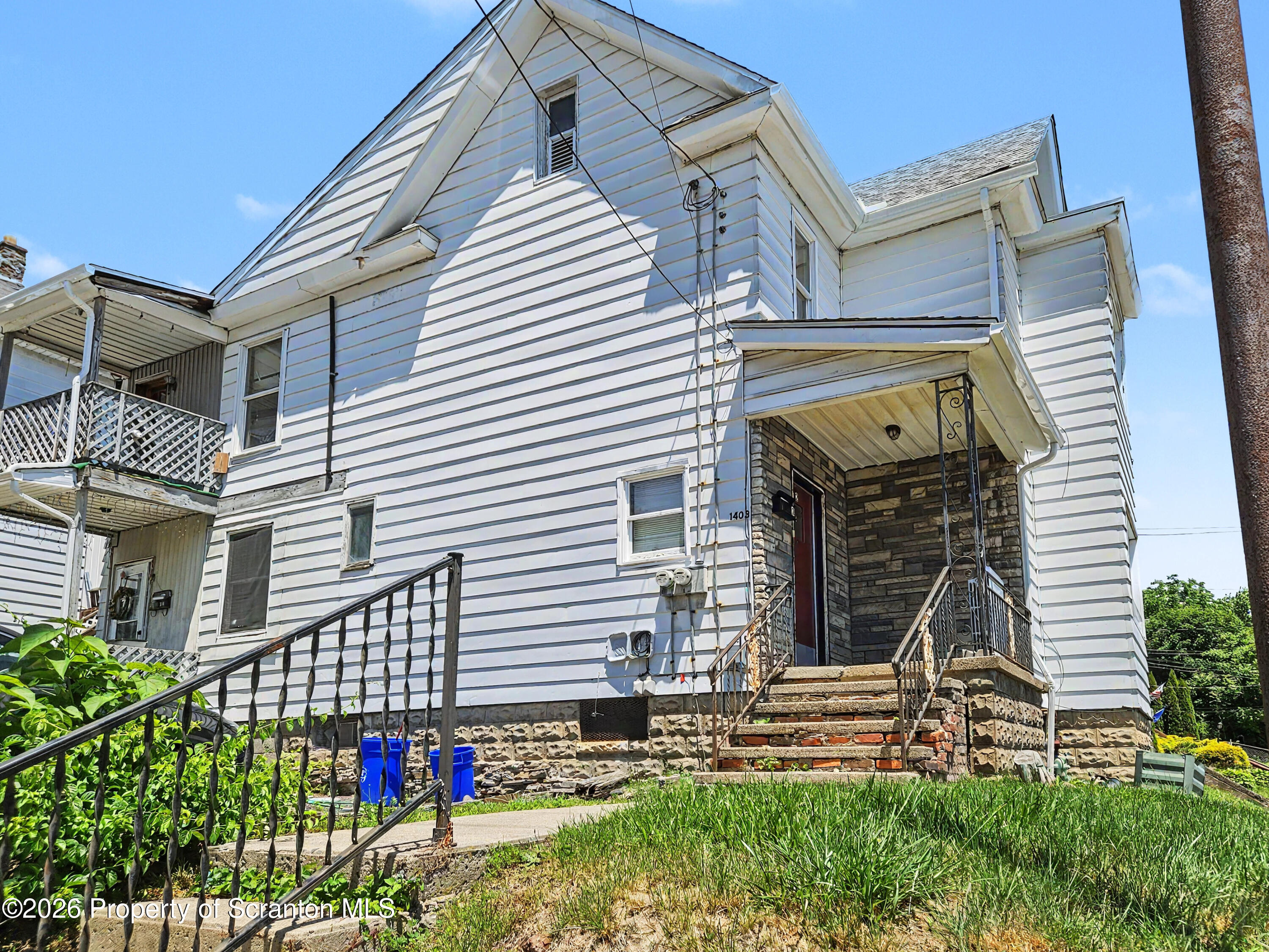 1403 N Sumner Avenue Unit: 2nd Fl