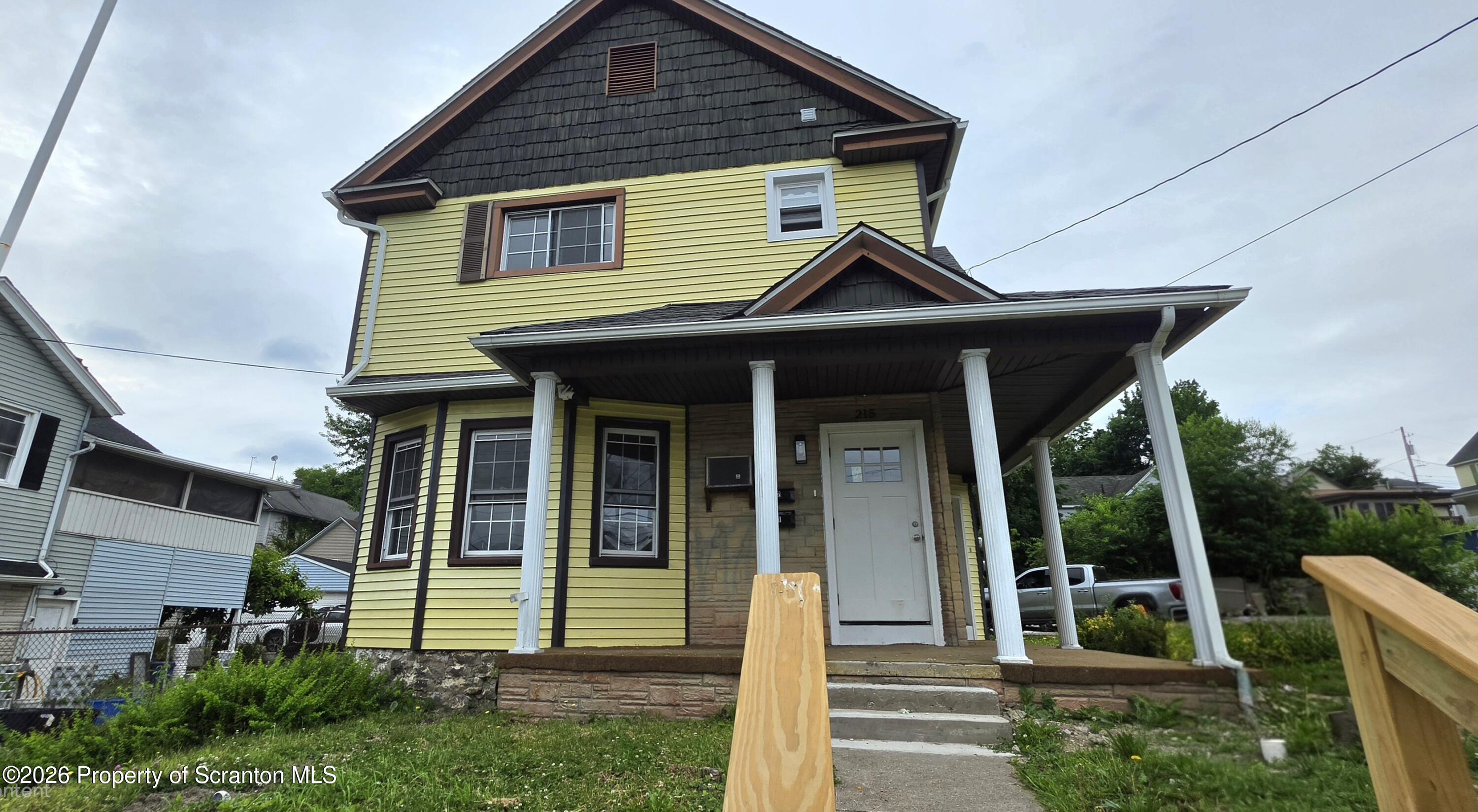 215 S Valley Avenue Unit: 2nd Fl