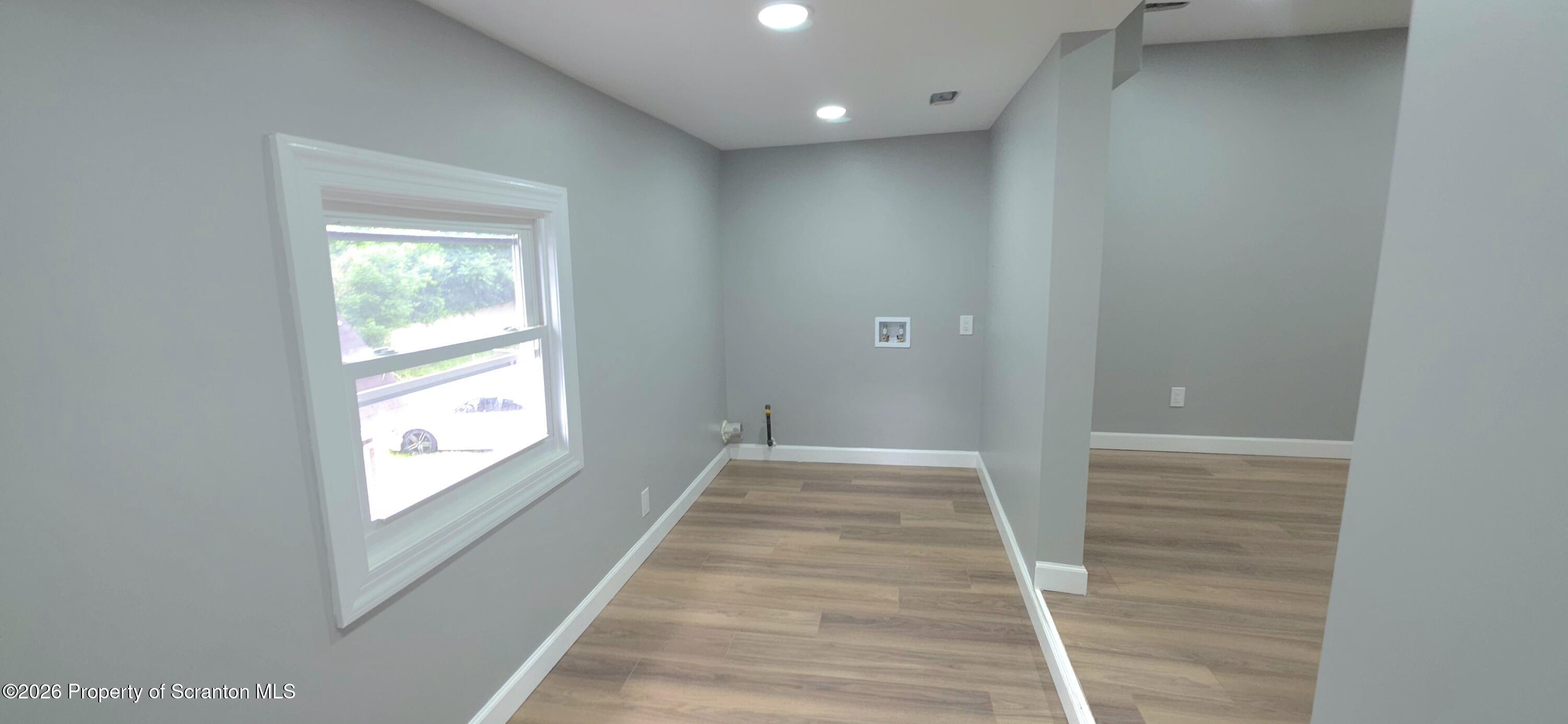 215 S Valley Avenue Unit: 2nd Fl