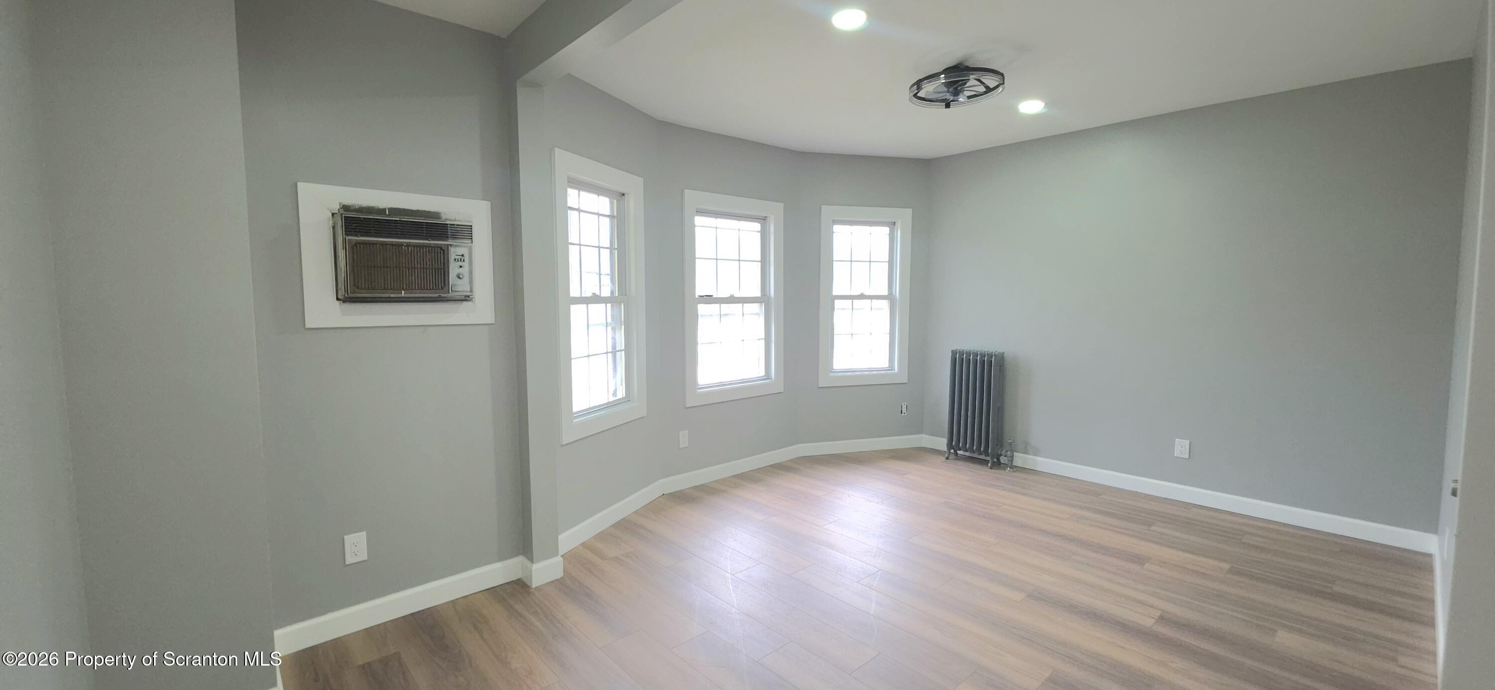 215 S Valley Avenue Unit: 1st Fl