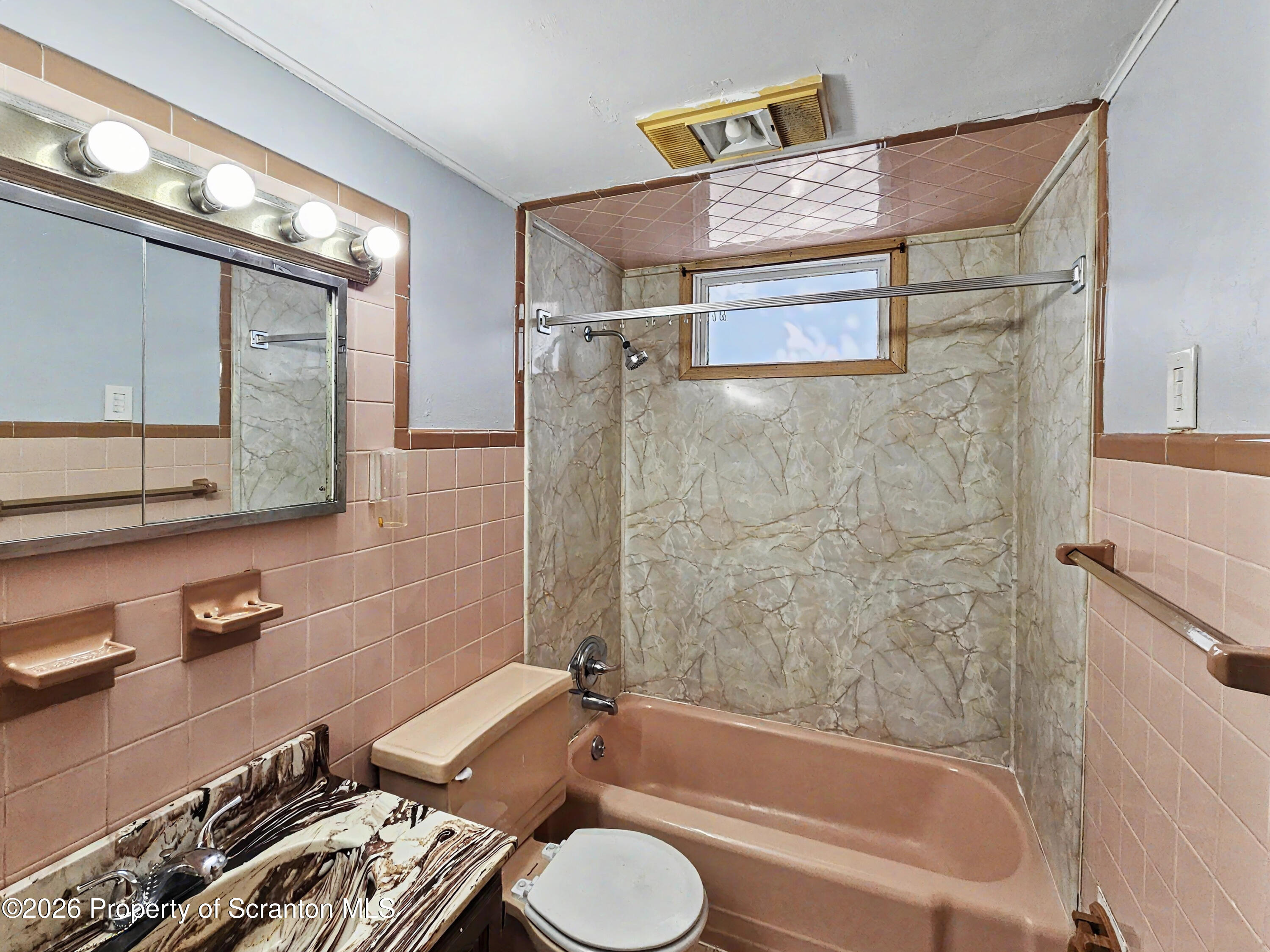 92 Fallbrook Unit: 1st Fl