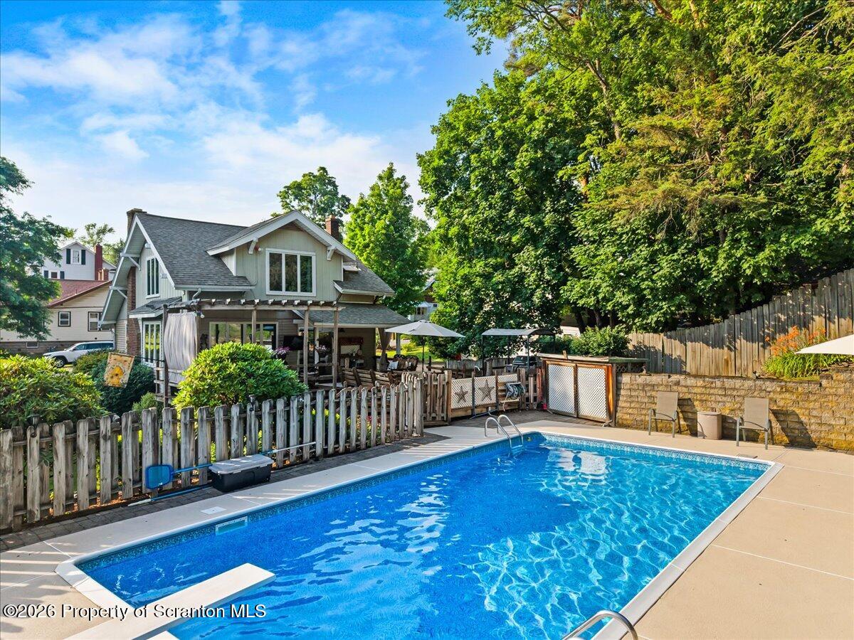 214 Lansdowne