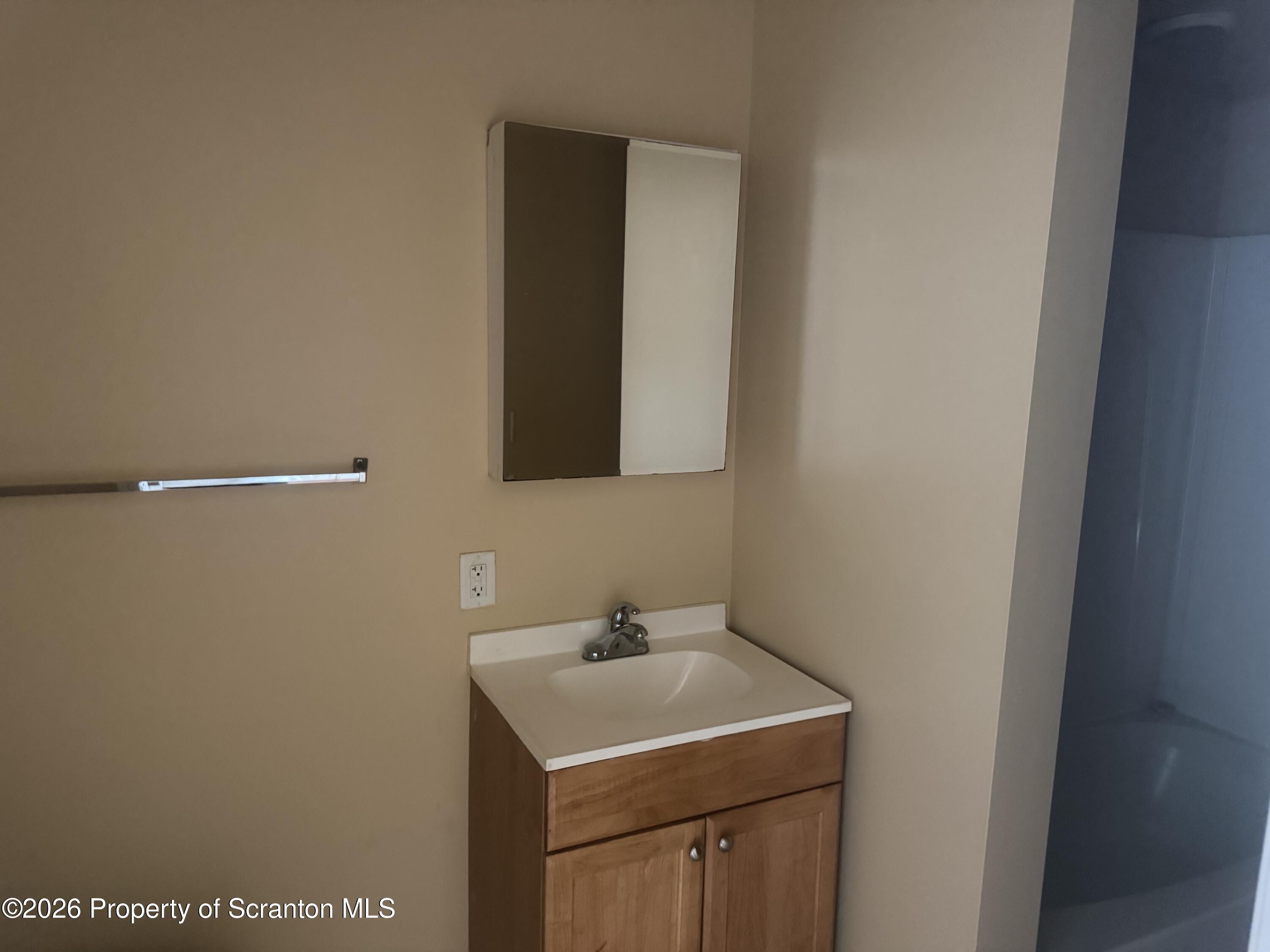 1409 Sanderson Avenue Unit: 1