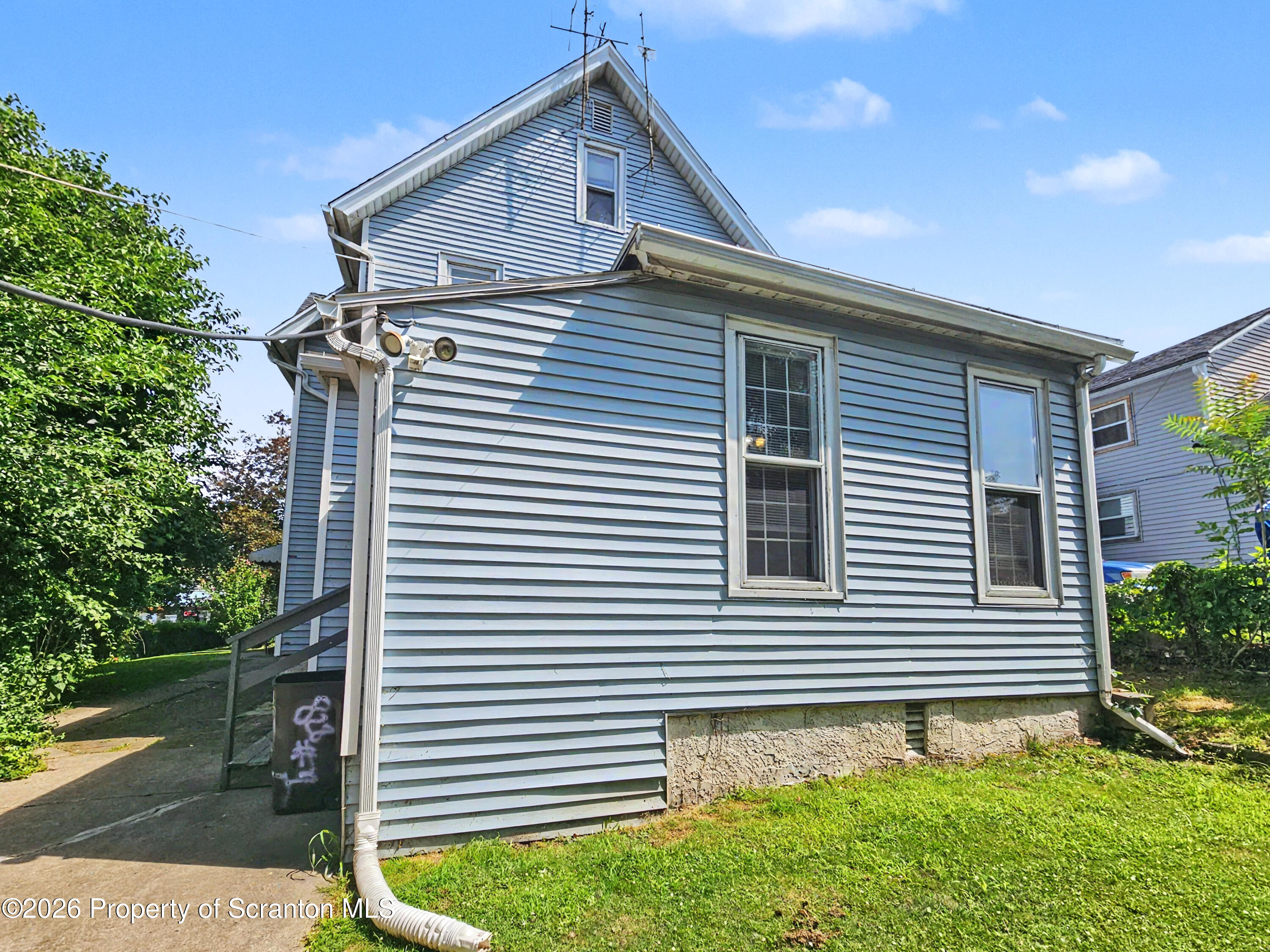 828 Cedar Avenue Unit: 1st Fl