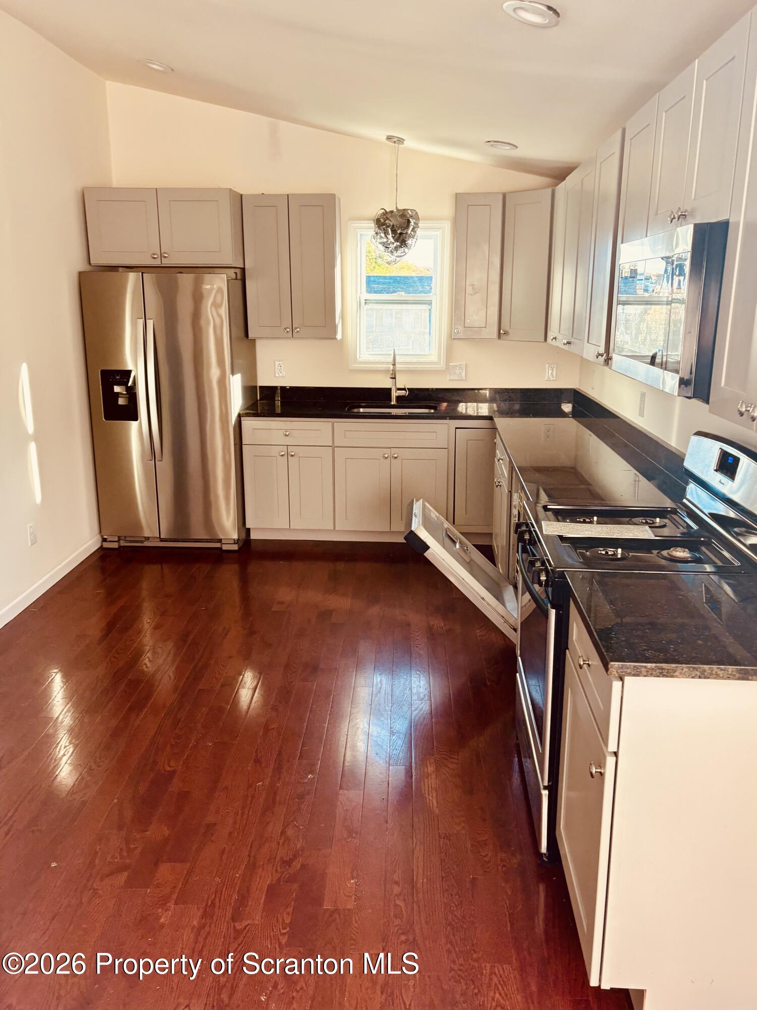 3709 Laurel Avenue Unit: Rear 2nd Floor