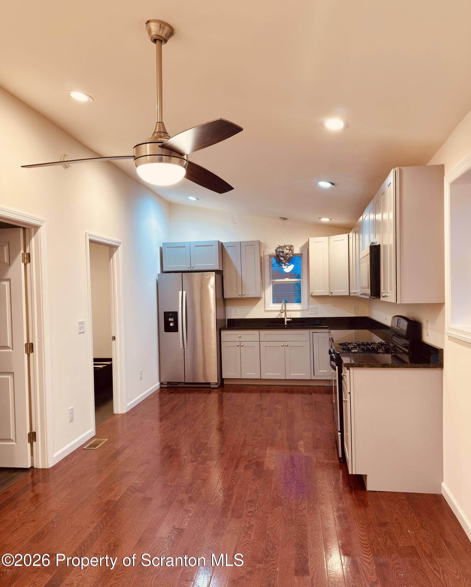 3709 Laurel Avenue Unit: Rear 2nd Floor