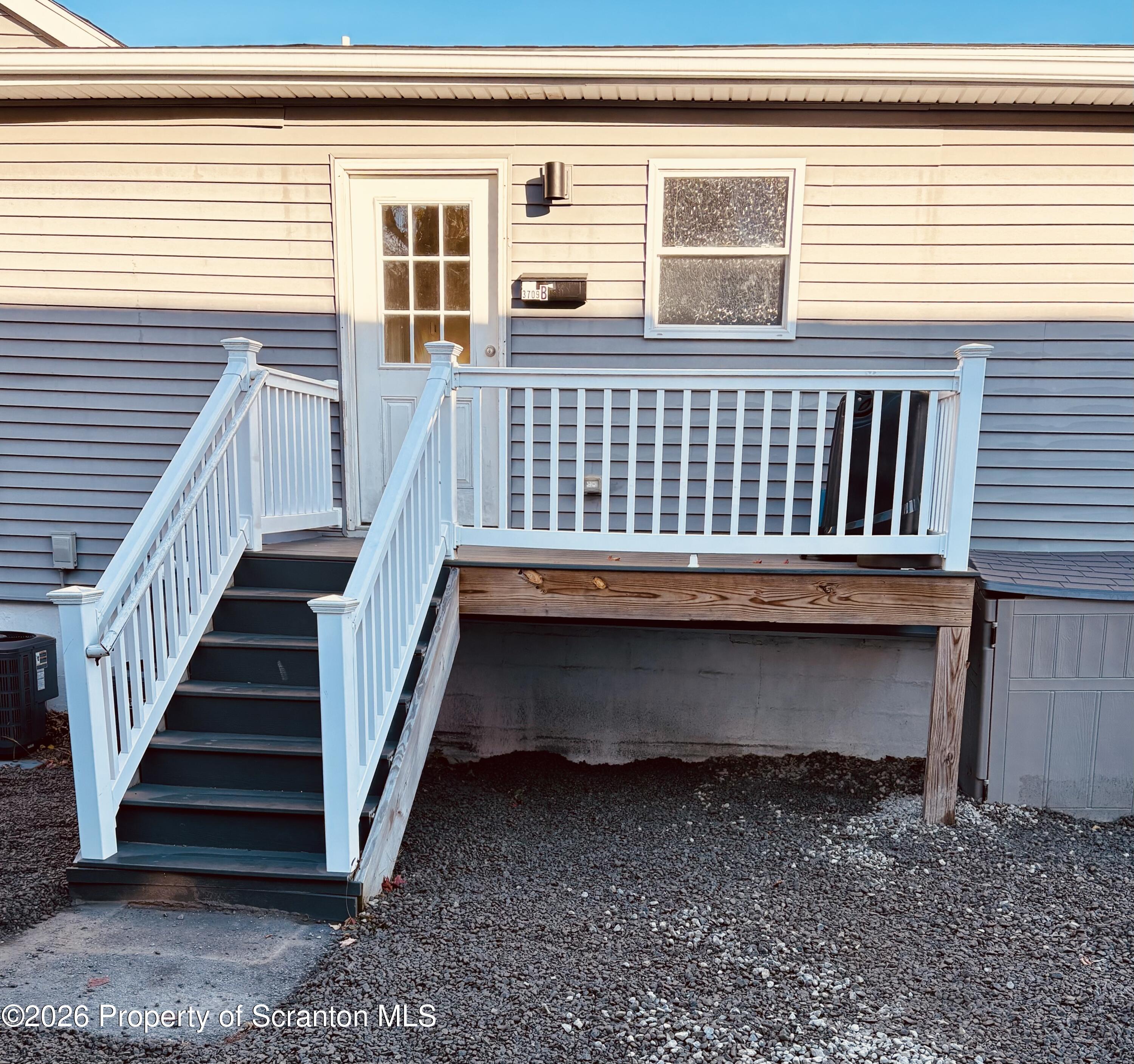 3709 Laurel Avenue Unit: Rear 2nd Floor