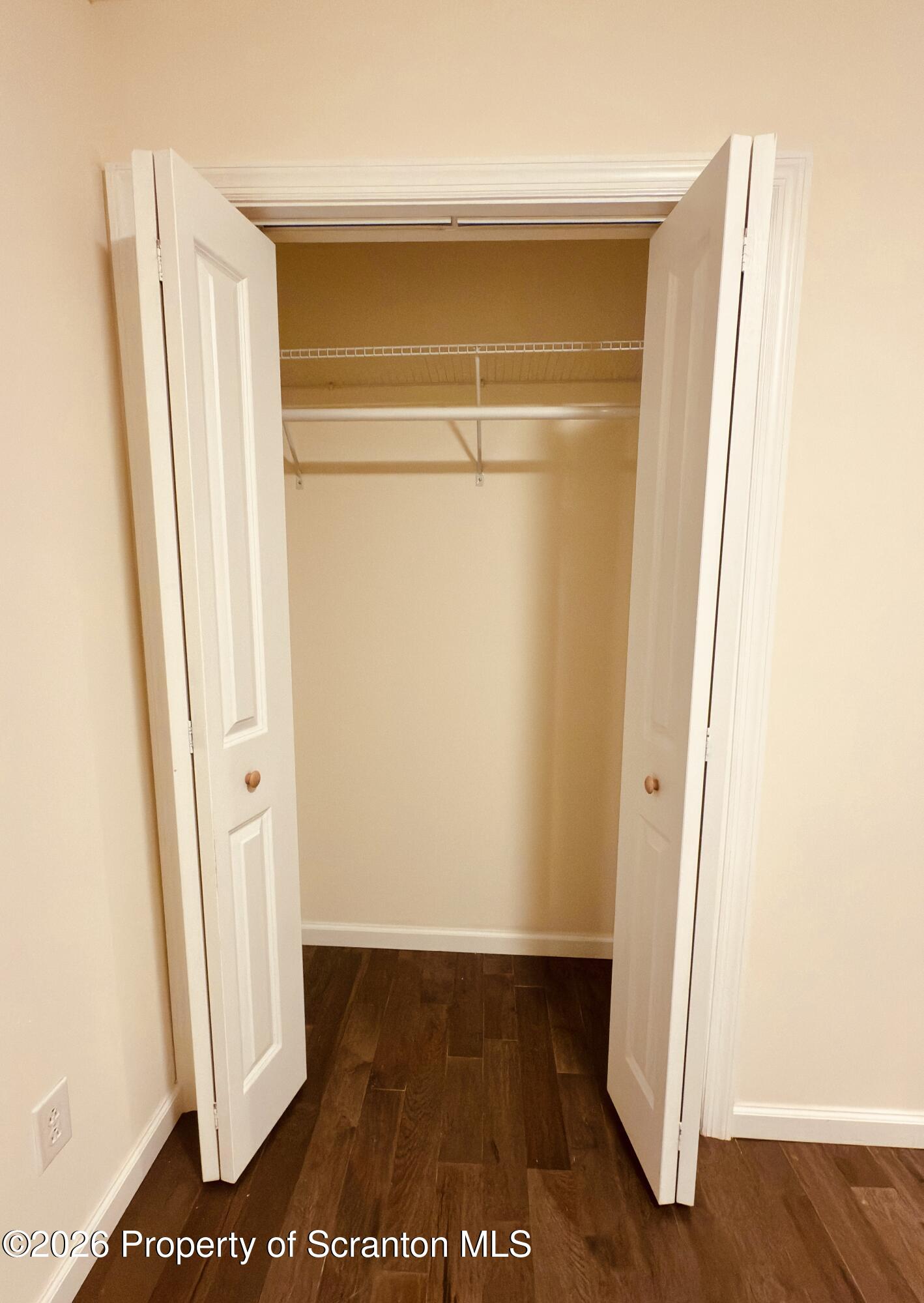 3709 Laurel Avenue Unit: Rear 2nd Floor