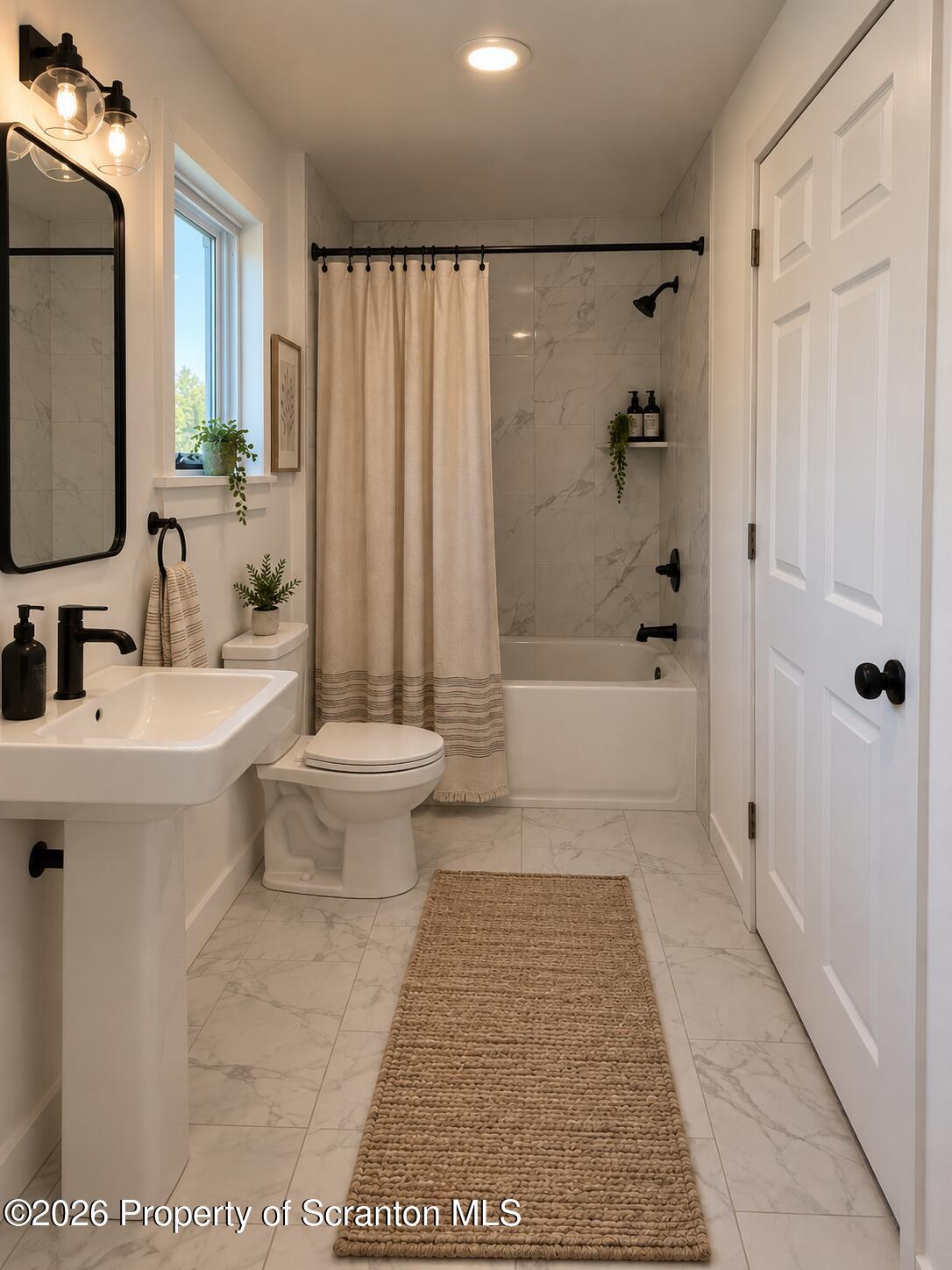 206 Oak Street Unit: 3rd floor