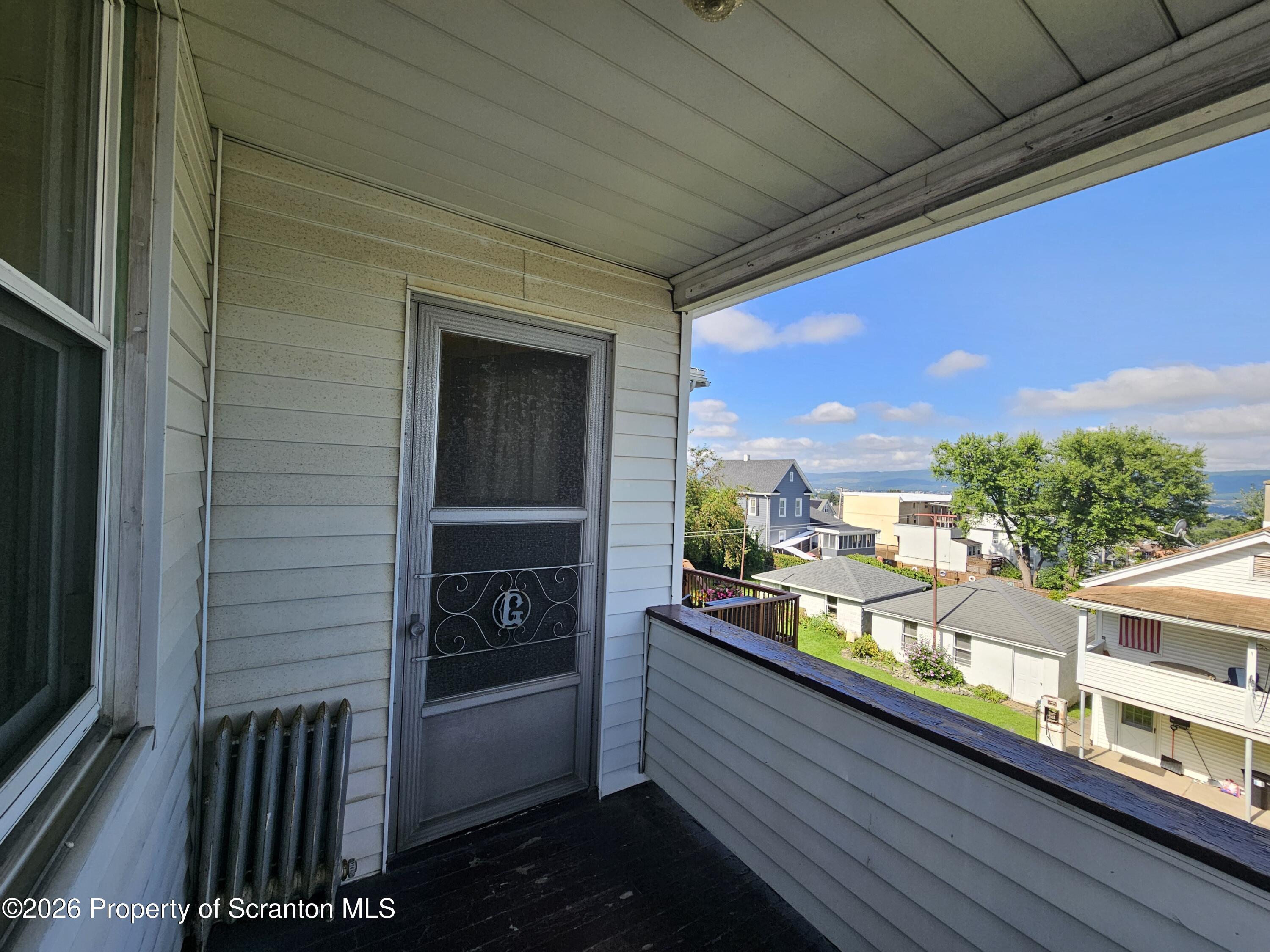 132 Smith Street Unit: 2nd fl