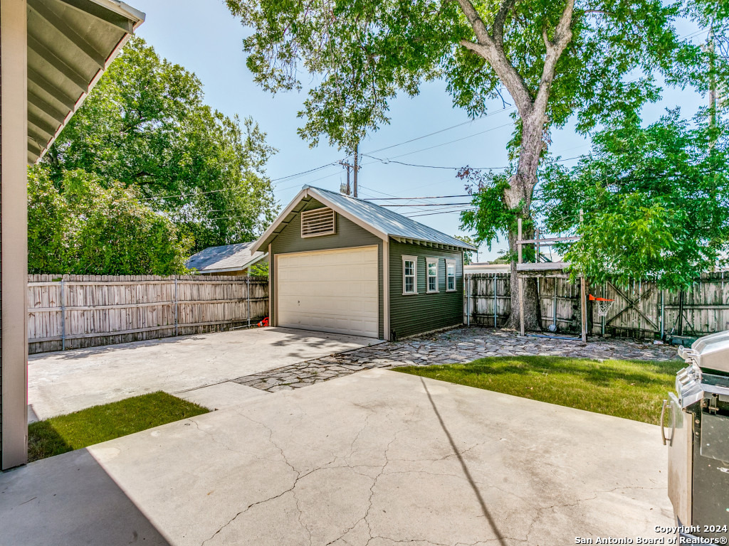 342 E CRAIG PL