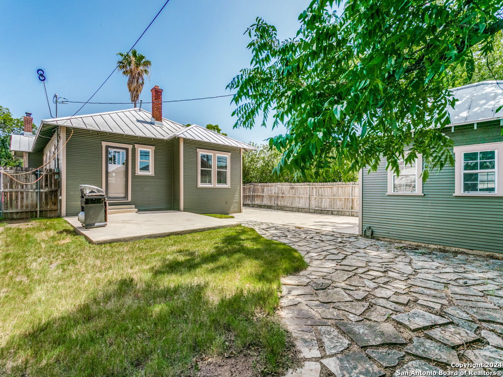 342 E CRAIG PL
