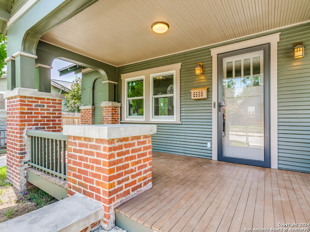342 E CRAIG PL