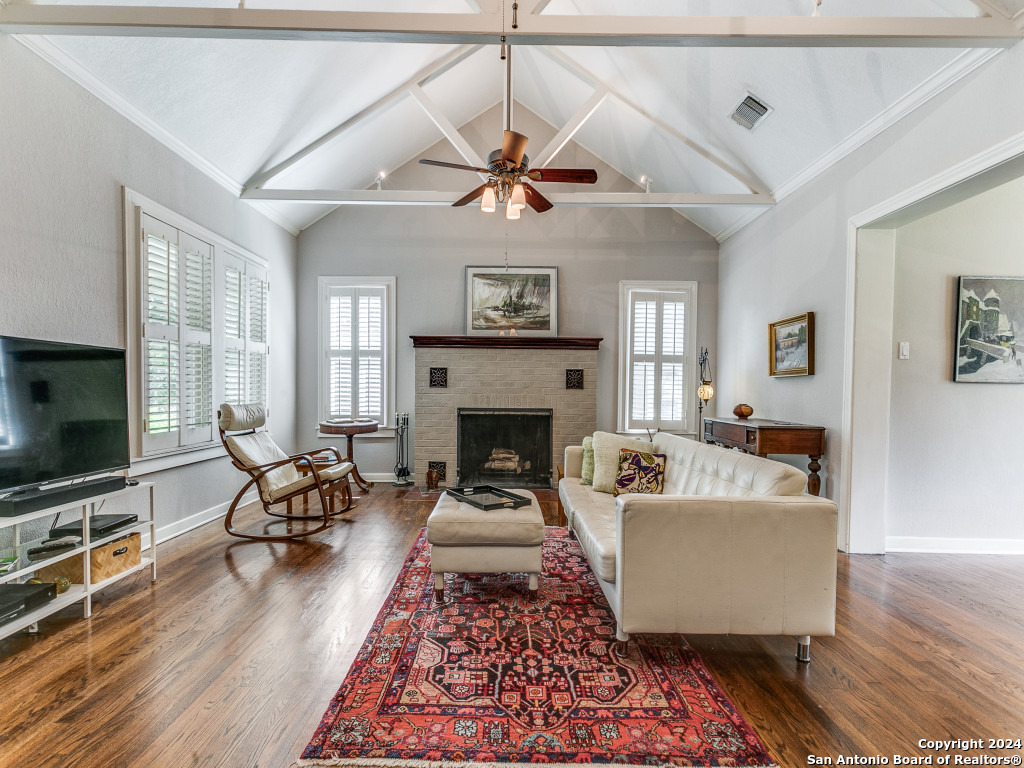 207 INSLEE AVE