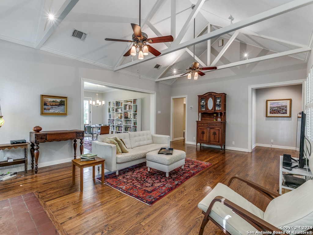 207 INSLEE AVE