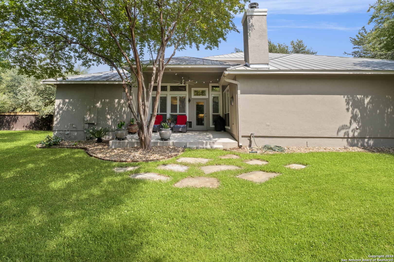 15 STONELEIGH WAY