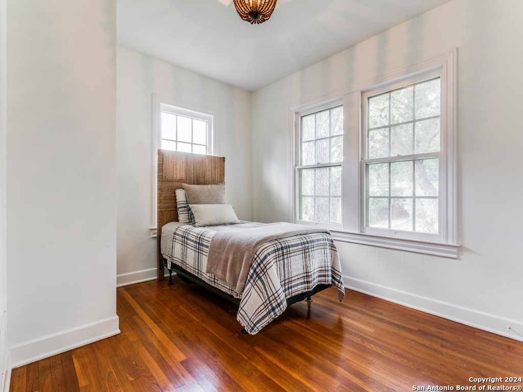 216 MONTCLAIR ST