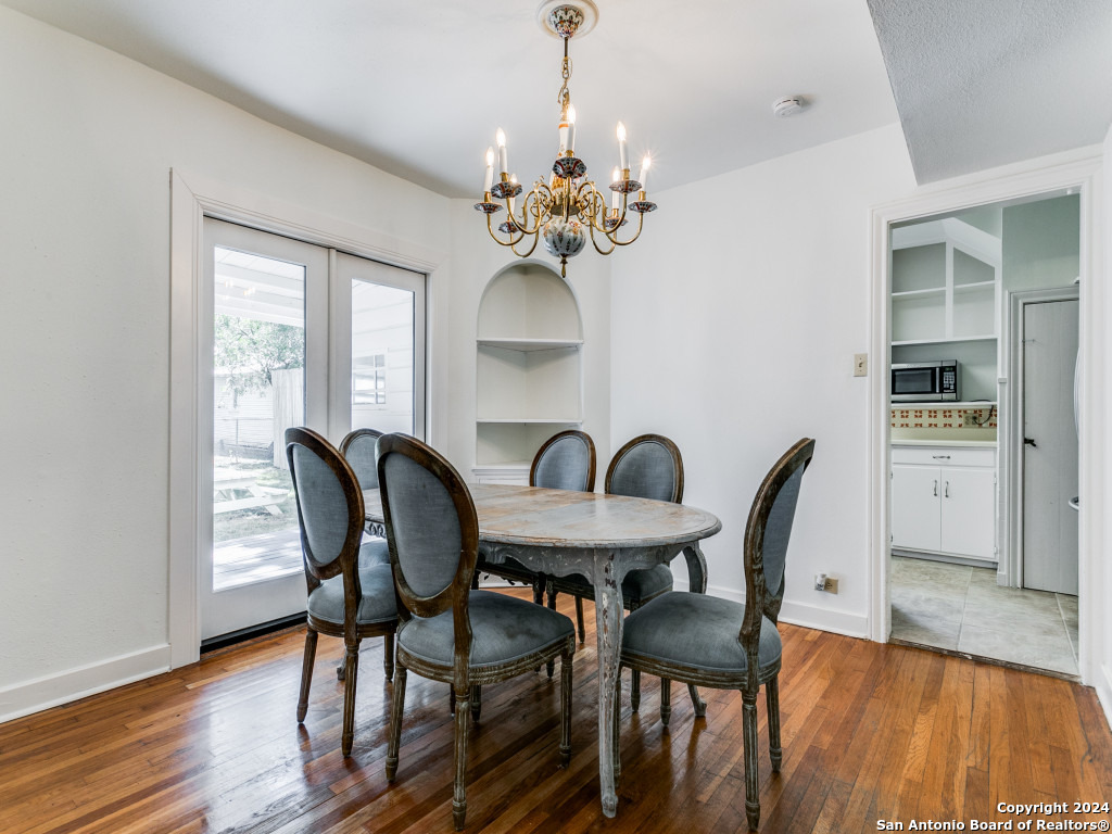 216 MONTCLAIR ST