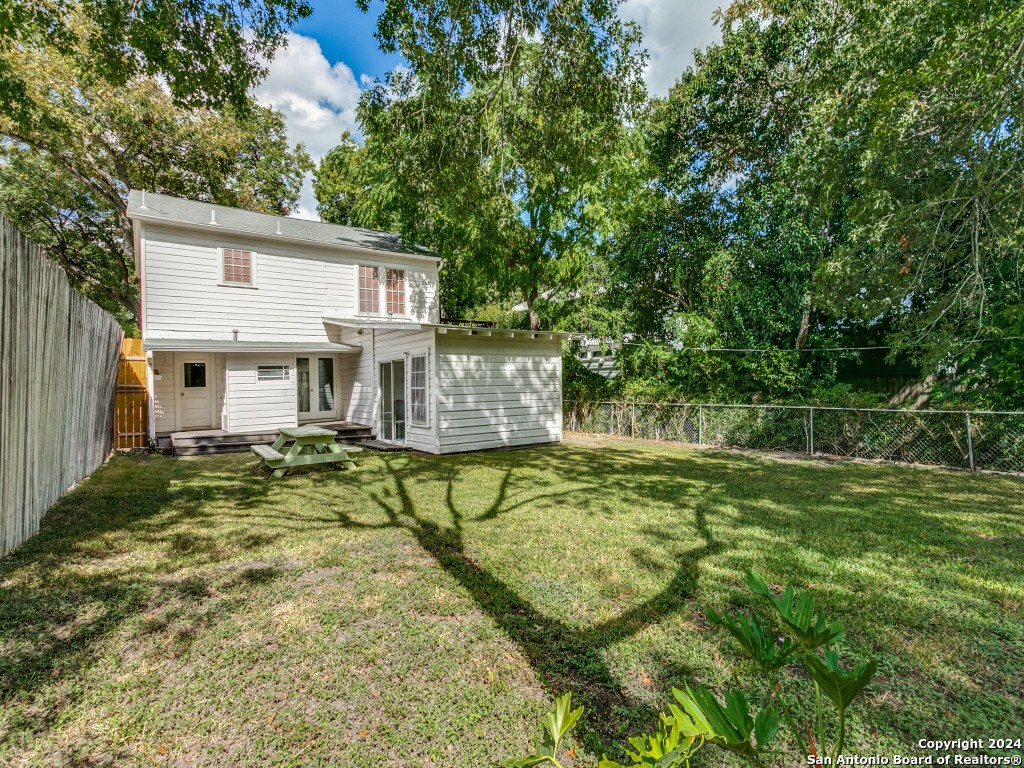 216 MONTCLAIR ST