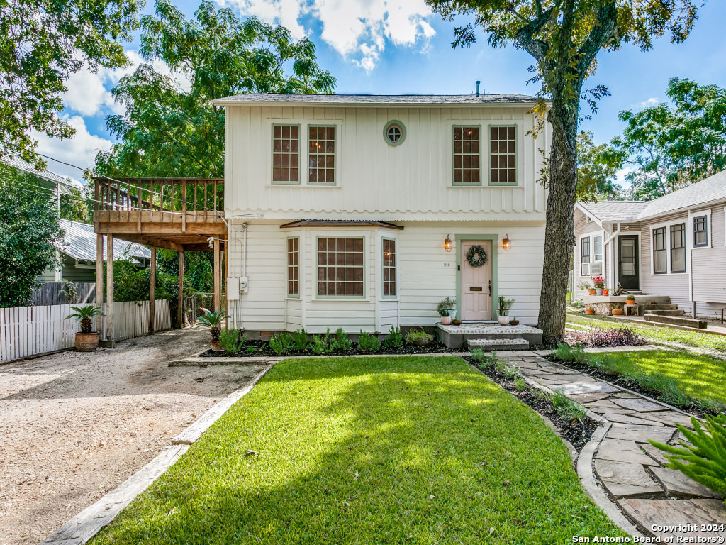 216 MONTCLAIR ST