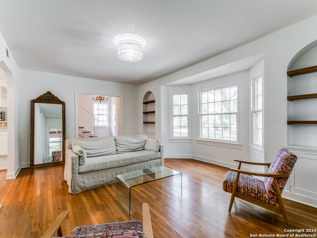 216 MONTCLAIR ST