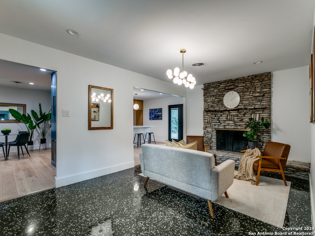 429 SKYFOREST DR