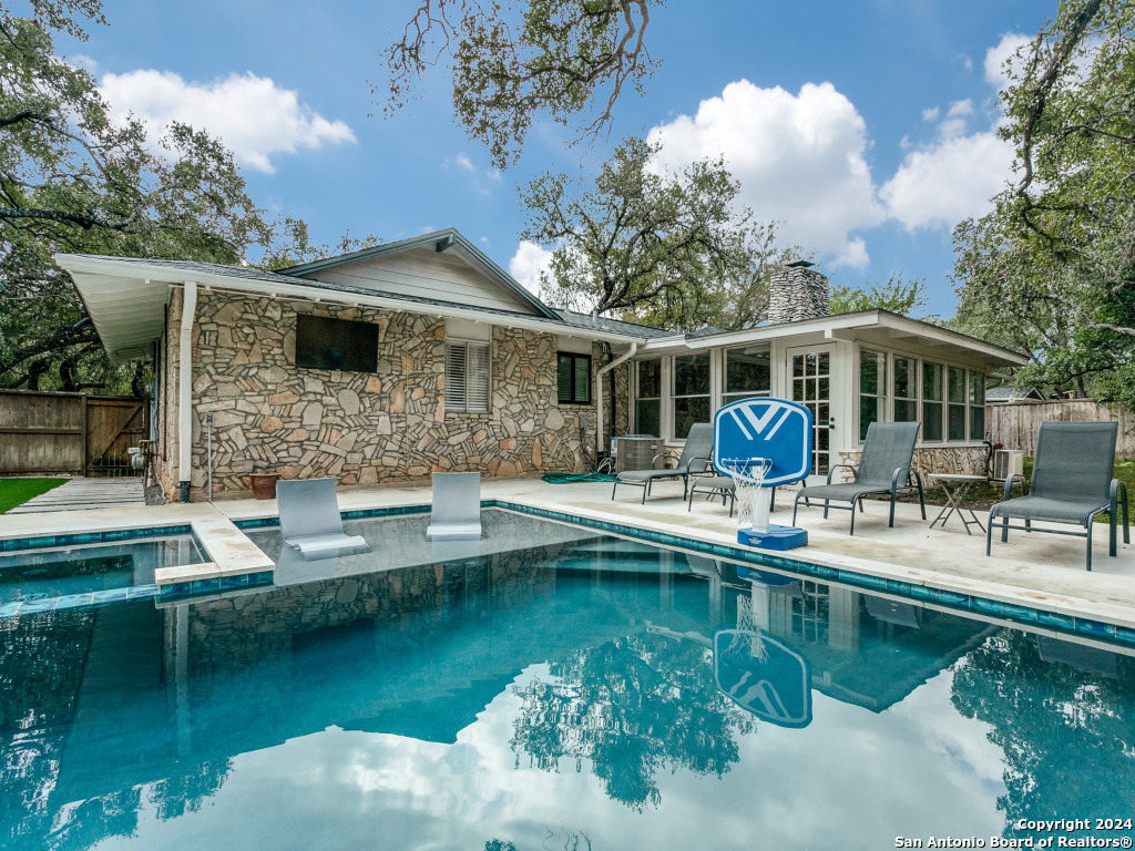 429 SKYFOREST DR