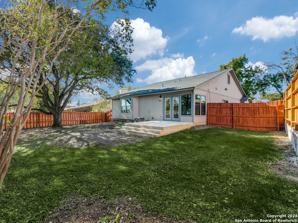 9742 SPRUCE RIDGE DR