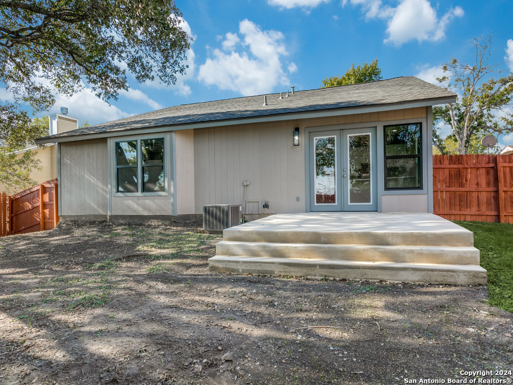 9742 SPRUCE RIDGE DR