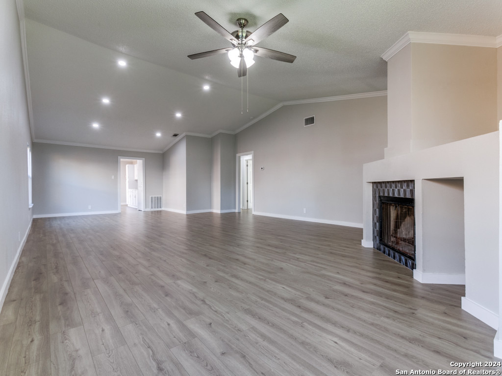 9742 SPRUCE RIDGE DR