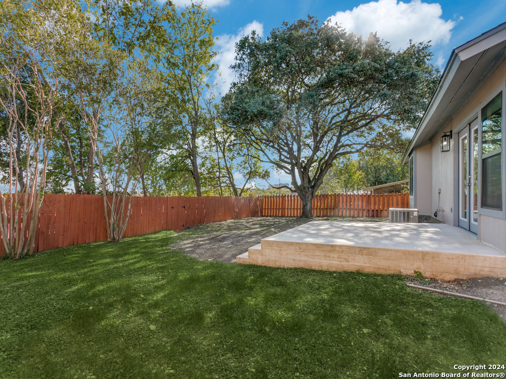 9742 SPRUCE RIDGE DR