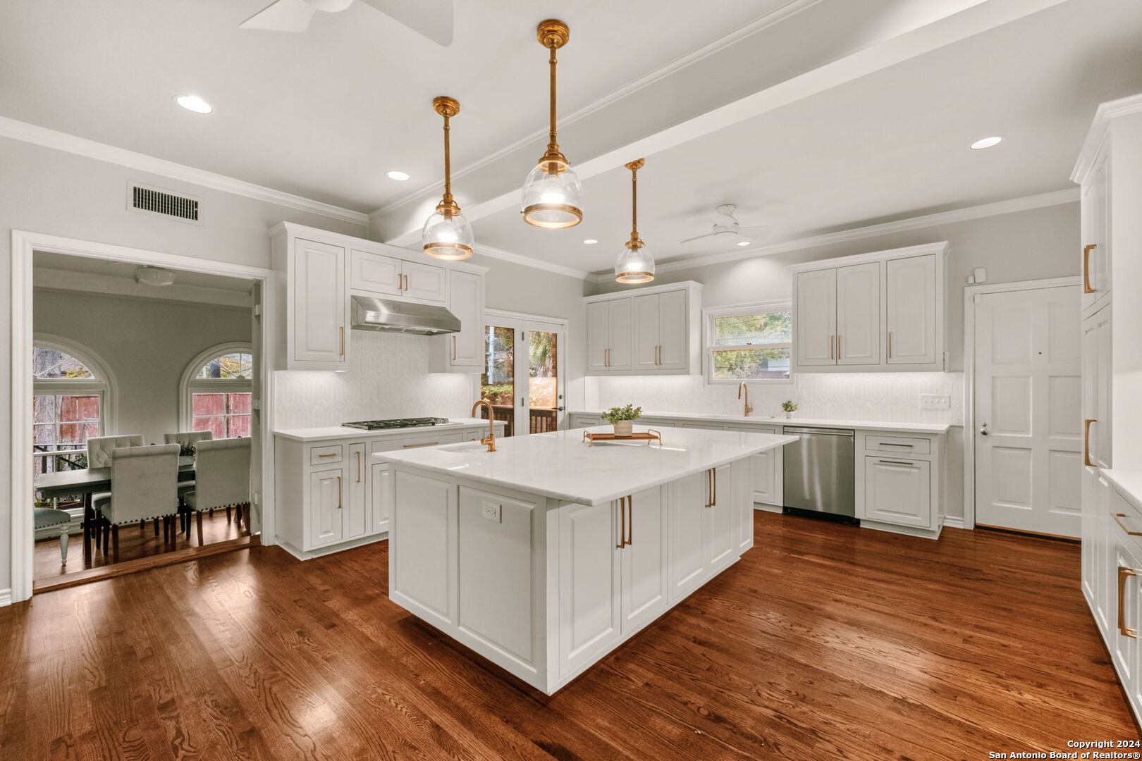 208 canterbury hill