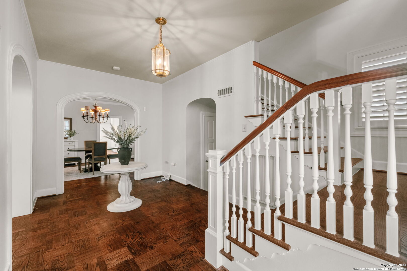 208 canterbury hill