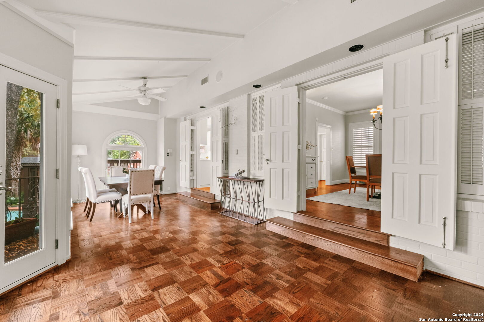 208 canterbury hill
