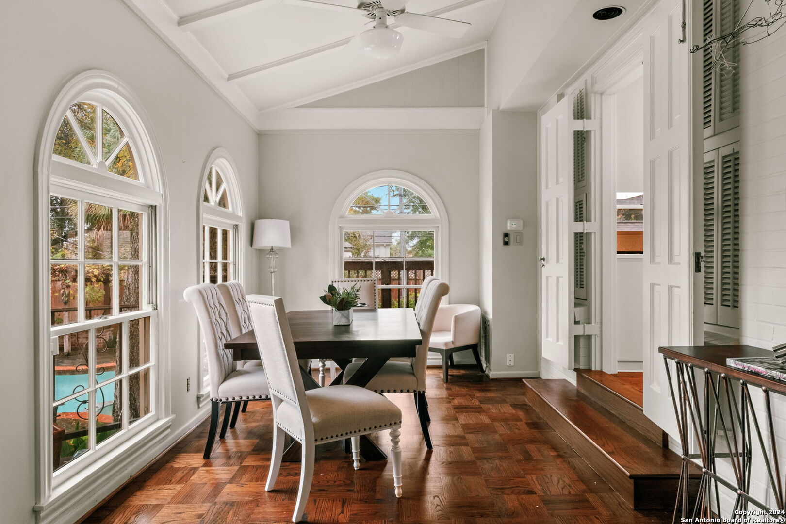 208 canterbury hill