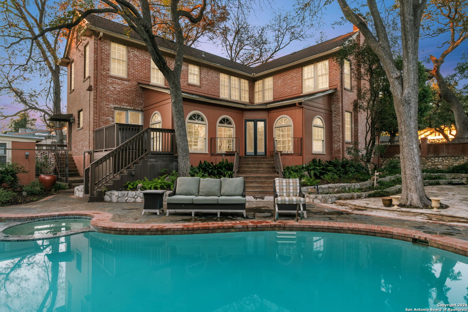208 canterbury hill