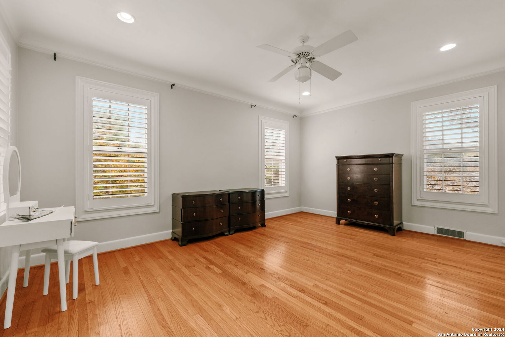 208 canterbury hill