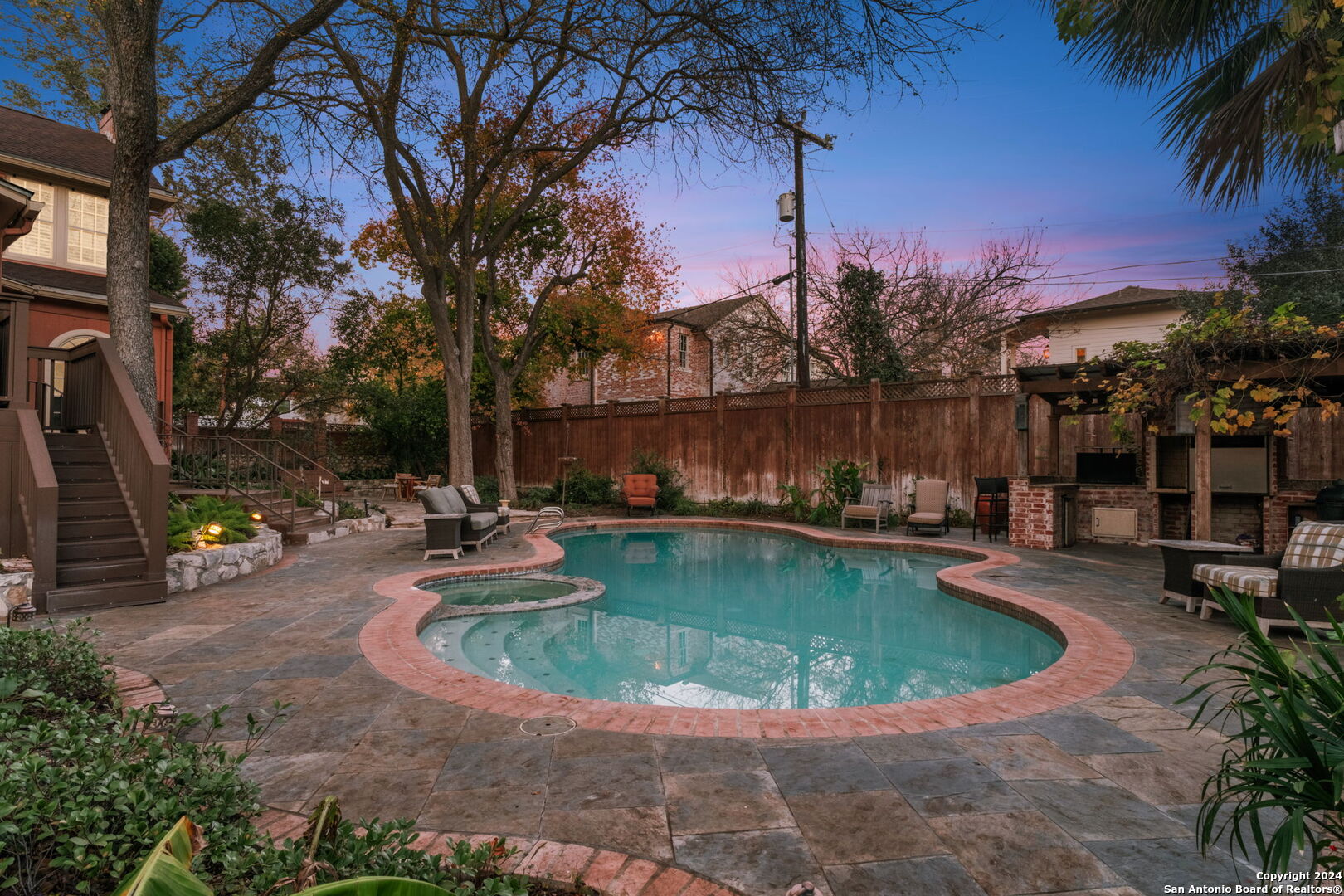 208 canterbury hill