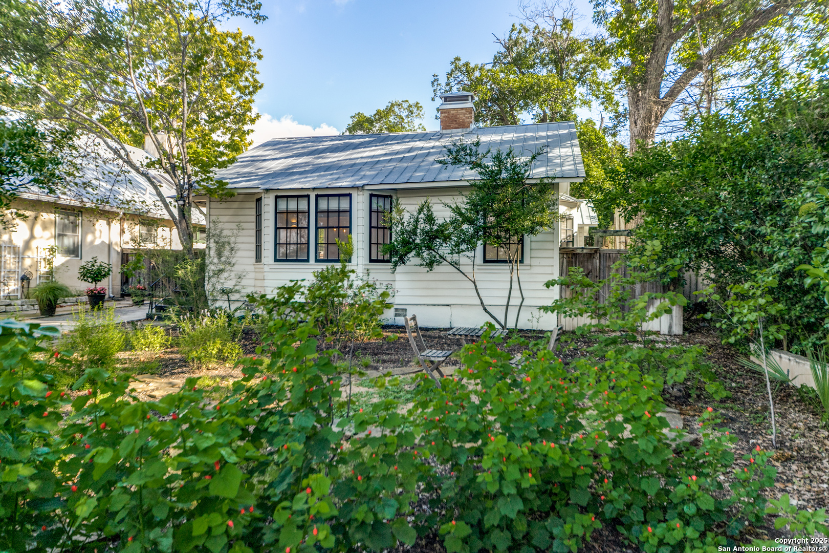 221 redwood
